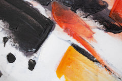 Detailní pohled na abstraktní kompozici s texturou malby, kde dominují oranžové, černé a bílé barvy Papilora.