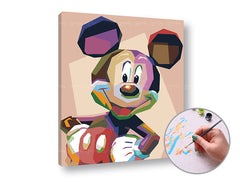 Plátno s potiskem Mickey Mouse v pop-art stylu s výraznými barvami a geometrickými tvary, viditelný dřevěný rám Papilora.