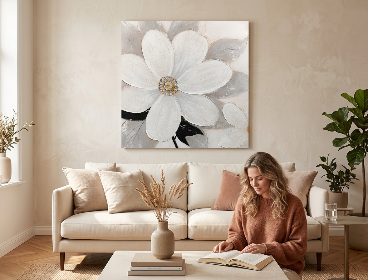 Malovaný obraz na zeď KVĚTY 70x70 cm – ručně malovaný obraz v elegantním interiéru (Golden hour luxe) | wall mockup | premium canvas | Papilora.sk