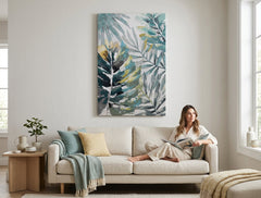 Malovaný obraz na zeď LISTY 60x90 cm – ručně malovaný obraz v elegantním interiéru (Modern coastal) | wall mockup | premium canvas | Papilora.sk