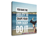 Moderní obraz na plátně s motivem You have the ability to, oceán, pláž, moře a pláž, motivační citát v bílo-černých odstínech, vhodný do pracovny – produkt