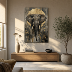 Moderní obraz s motivem afrického slona stylově zavěšený nad dřevěnou komodou v interiéru obývacího pokoje, luxusní bytová dekorace.