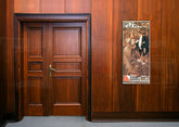 Vintage obraz na plátně s motivem FLIRT – Alfons Mucha, květy, příroda v béžovo-hnědých odstínech zavěšený v interiéru chodby, elegantní atmosféra – interiér