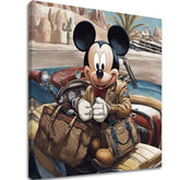 Vintage obraz na plátně s motivem Mickey Mouse na Dovolenke, krajina v modro-červených odstínech, dobrodružství a nostalgie, vhodný do dětského pokoje – hlavní