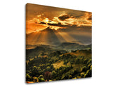 Klasický obraz na plátně s motivem hory, les, západ slunce, oblaka, krajina v hnědo-zelených odstínech, dramatická atmosféra, příroda a klidná atmosféra – hlavní
