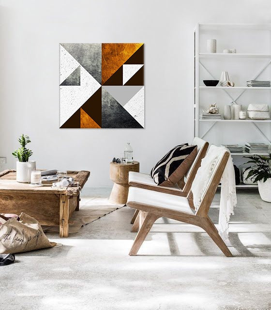 Detailní náhled kompozice abstraktního obrazu s geometrickými tvary v hnědé, zlaté, šedé a bílé barvě Papilora.