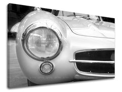 Černobílý tisk přední části klasického automobilu s viditelným dřevěným rámem Papilora.