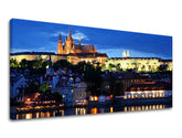 Klasický obraz na plátně s motivem PANORÁMA PRAHA, noční obloha, krajina, příroda v bílo-modrých odstínech, majestátní atmosféra, vhodný do pracovny – hlavní