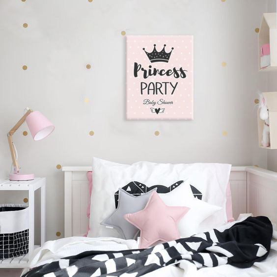 Plátno s nápisem Princess Party a korunkou na světle růžovém pozadí s puntíky, připravené k zavěšení, Papilora.