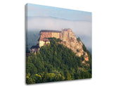 Klasický obraz na plátně s motivem SLOVENSKO, hrad, les, opar, krajina v bílo-modrých odstínech, klidná atmosféra, příroda a samota, vhodný do pracovny – hlavní