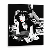 Ručně malovaný obraz POP Art PULP FICTION 1 kus pulp6 – 3D vizualizace ručně malovaného plátna na bílém pozadí. Dominantní barvy: černá, bílá, červená.