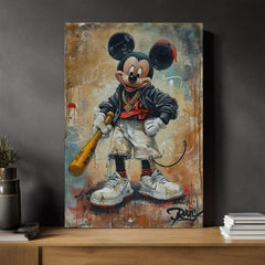 Umělecké dílo s Mickey Mousem v moderním interiéru nad dřevěnou konzolí s vázou a svíčkou, s dominantními hnědými a červenými tóny Papilora.