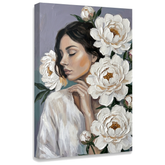 Moderní obraz ženy s velkými bílými květy na plátně, 3D vizualizace canvasu s viditelným dřevěným rámem od Papilora Premium Art.