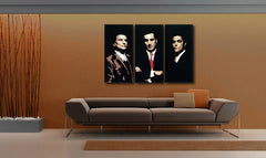 Pop art obraz na plátně s motivem Goodfellas v bílo-hnědých odstínech zavěšený v interiéru obývacího pokoje, ikonografie | Ručně malovaný POP Art obraz Goodfellas – interiér