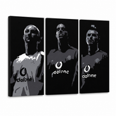 Ručně malovaný obraz POP Art Manchester United, 3dílný manuál – 3D vizualizace ručně malovaného plátna na bílém pozadí. Dominantní barvy: černá, bílá, šedá.