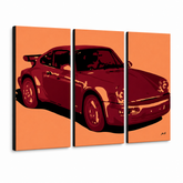 Ručně malovaný obraz POP Art s motivem PORSCHE 911, 3 díly. – 3D vizualizace ručně malovaného plátna na bílém pozadí. Dominantní barvy: oranžová, červená, černá.