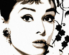 Detailní pohled na ručně malovaný obraz Audrey Hepburn, s viditelnou texturou a kompozicí, Papilora.