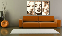 Triptych portrétů Marilyn Monroe v béžových a hnědých odstínech visí v moderním interiéru nad dřevěnou konzolí s vázou a svíčkou, Papilora.