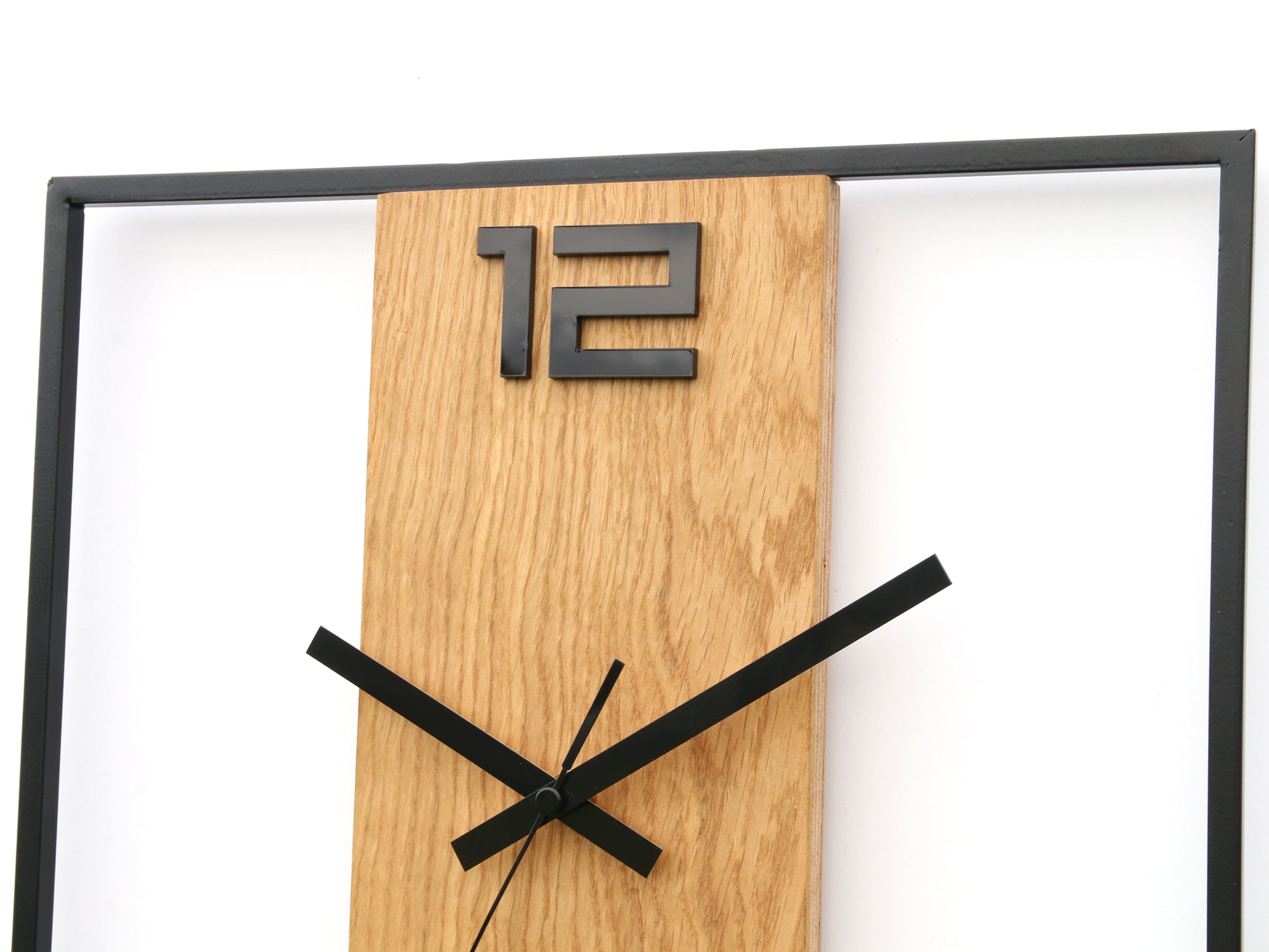 Moderní nástěnné hodiny RETRO dřevo-kov