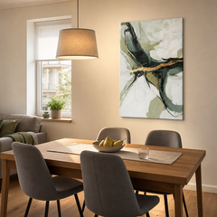 Abstraktní obraz s moderním motivem zavěšený nad dřevěnou konzolou v elegantním obývacím pokoji.