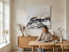 Malovaný obraz na zeď ABSTRAKT 70x70 cm – ručně malovaný obraz v elegantním interiéru (Scandi cream) | wall mockup | premium canvas | Papilora.sk