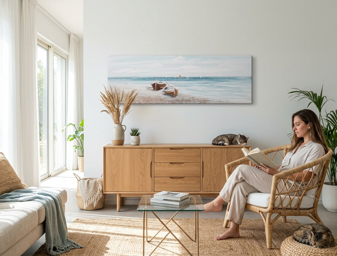 Malovaný obraz na zeď PLÁŽ 120x40 cm – ručně malovaný obraz v elegantním interiéru (Mid-century warm) | wall mockup | premium canvas | Papilora.sk