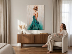 Malovaný obraz na zeď ŽENA 60x90 cm – ručně malovaný obraz v elegantním interiéru (Window reading) | wall mockup | premium canvas | Papilora.sk