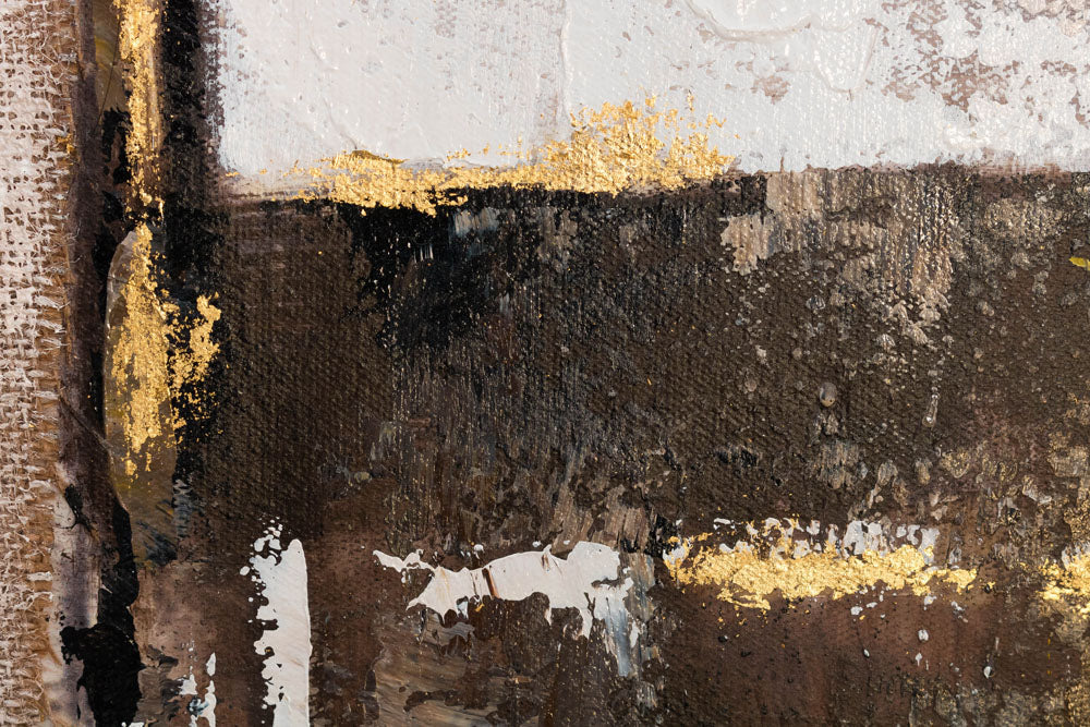 Detailní pohled na abstraktní kompozici s viditelnou texturou a zlatými akcenty Papilora.