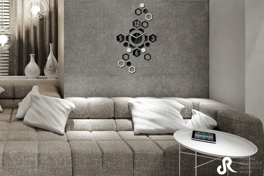 Moderní obraz na plátně s motivem HEXAGON, dětský motiv v bílo-stříbrných odstínech zavěšený v interiéru kanceláře, klidná atmosféra, čas a minimalismus – interiér