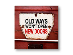 Vintage obraz na plátně s motivem Old ways, motivační citát v bílo-červených odstínech, vhodný do kanceláře | Motivační obraz na stěnu Old ways_002 – hlavní