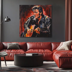 Umělecké dílo s Elvisem Presleym hrajícím na kytaru a zpívajícím, v odstínech červené a černé se zlatými akcenty, visí v moderním interiéru nad dřevěnou konzolí s vázou a svíčkou Papilora.