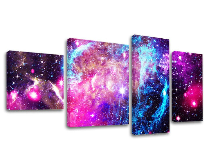 Čtyřdílný obraz na plátně s motivem barevné galaxie a hvězdné oblohy, viditelný dřevěný rám Papilora.
