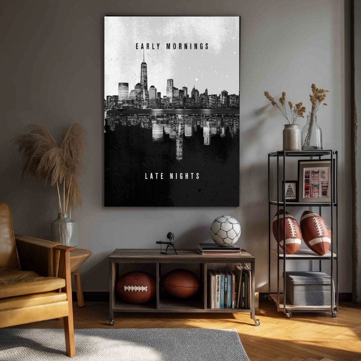 Obraz s černobílým motivem panoramy New Yorku a jeho odrazu visí v moderním interiéru nad dřevěnou konzolí s vázou a svíčkou Papilora.