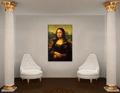 Obraz Mona Lisa visící v moderním stylovém interiéru nad dřevěnou konzolí s vázou a svíčkou, Papilora.