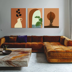 Moderní triptych s abstraktními pouštními motivy a rostlinami visí nad dřevěnou konzolí v elegantním interiéru, Papilora.