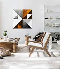 Detailní náhled kompozice abstraktního obrazu s geometrickými tvary v hnědé, zlaté, šedé a bílé barvě Papilora.