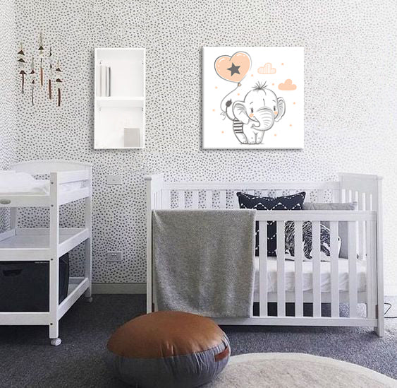 V boho stylu obraz na plátně s motivem PRO DĚTI, slon, balón, oblaka, hvězdy v bílo-hnědých odstínech, hravá atmosféra, dětství a sny, vhodný do dětského pokoje – hlavní