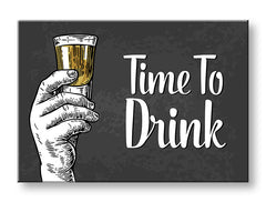 Obraz s motivem ruky držící sklenici s nápojem a nápisem „Time To Drink“ visí v moderním interiéru nad dřevěnou konzolí Papilora.