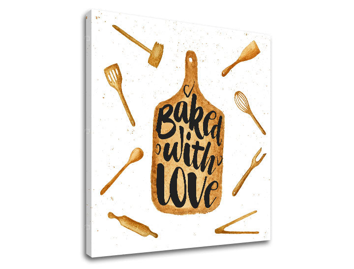 Na plátně je vyobrazena hnědá dřevěná prkénka s nápisem "Baked with love" obklopená kuchyňským náčiním na bílém pozadí, Papilora.