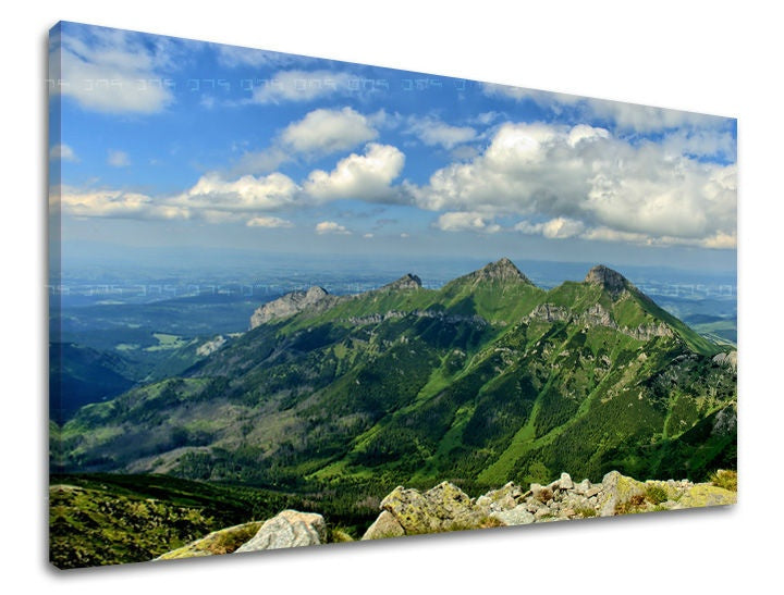 Klasický obraz na plátně s motivem SLOVENSKO, hory, obloha, oblaka, krajina v šedých odstínech, klidná atmosféra, příroda a dobrodružství, třídílné provedení – hlavní [XOBSK033E11]