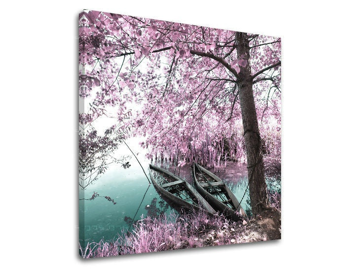 V boho stylu obraz na plátně s motivem stromy, krajina, květy, příroda v růžových odstínech, klidná atmosféra, příroda a samota, vhodný do ložnice – hlavní