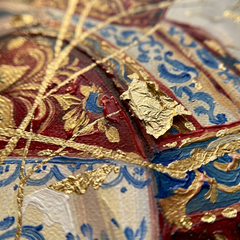 Makro detail ručně malovaných impasto tahů akrylovou barvou na ploše obrazu, viditelná textura a reliéf — Papilora Crafted for Home.