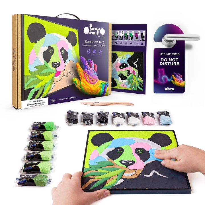 Moderní obraz na plátně s motivem bambus v zeleno-fialových odstínech, hravá atmosféra, příroda a kreativita | OKTO malování samotvrdnúcou hmotou 30 x 30 cm Panda – produkt