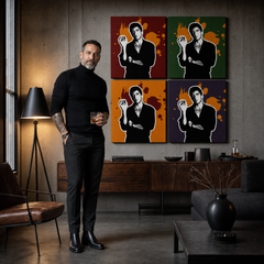 Obraz s portrétem Tonyho Montany v pop-art stylu na tmavě zeleném pozadí s oranžovými skvrnami visící v moderním interiéru nad dřevěnou konzolí s vázou a svíčkou Papilora.