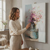 Designový obraz na plátně Jemná elegance. Moderní dekorace na stěnu, obraz na plátně do obývacího pokoje, žena si prohlíží dílo ve stylovém světlém interiéru. Papilora (XOBMDFL005E1).