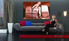 Pop art obraz na plátně s motivem Marilyn Monroe v béžovo-hnědých odstínech zavěšený v interiéru obývacího pokoje | Ručně malovaný POP Art obraz Marilyn Monroe – interiér
